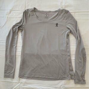 On Running Women's Light Gray Long Sleeve Tee